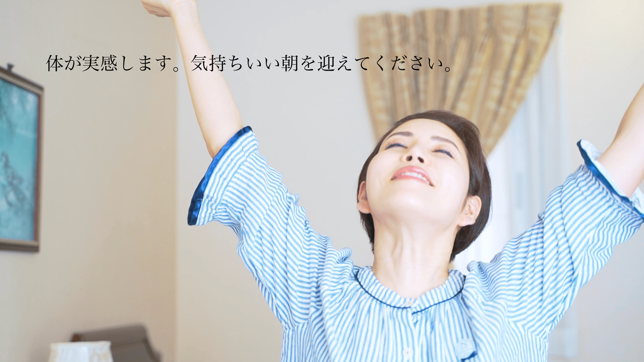 活性水とは?」 活性水は、過酸化水素や特定の成分を含むことで、抗酸化作用を持つ特別な水の一種です。これは、セサミン、ニンニク、しじみ習慣などの抗酸化食品と同様に、健康増進やアンチエイジングの観点から注目を浴びています。活性水にはマイナスイオンも関連しており、疲労回復や免疫力向上にも寄与します。ここでは、活性水と抗酸化作用に焦点を当てて詳しく説明します。 1. 活性水の抗酸化作用 活性水は、抗酸化作用を持つ特別な水の一種です。抗酸化作用は、体内の活性酸素種やヒドロキシルラジカルといった有害な酸化物質から体を守り、細胞や組織をダメージから守る働きをします。抗酸化作用は、アンチエイジングや健康促進に不可欠であり、活性水はその一つの方法として利用されています。